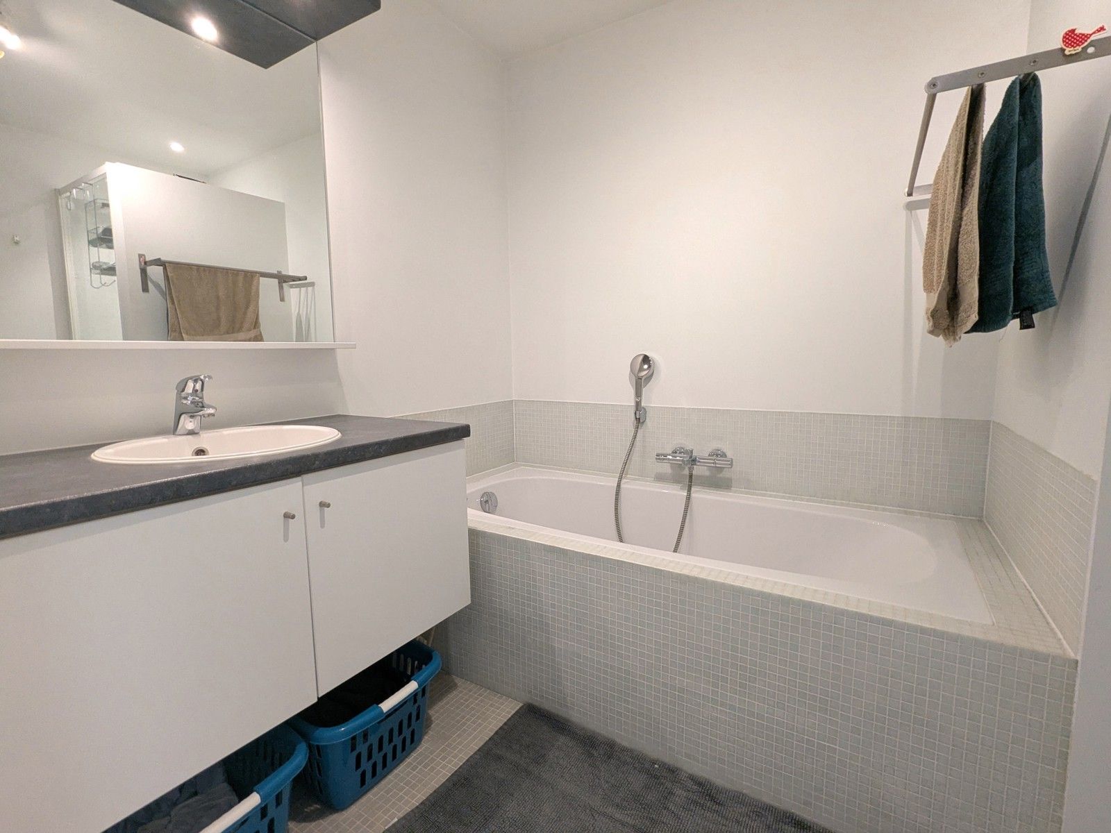 Prachtig appartement zonder inkijk met groot terras +parking foto 8
