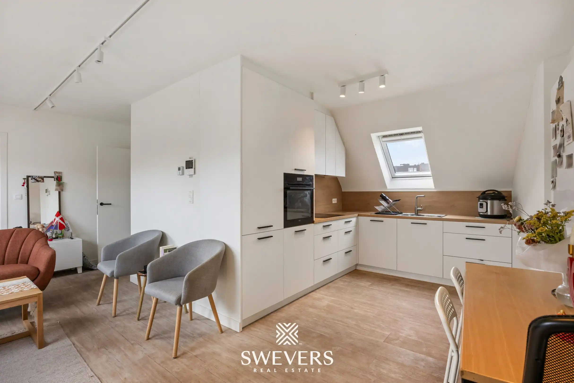 Gerenoveerd 1-slaapkamerappartement nabij centrum Hasselt foto 5
