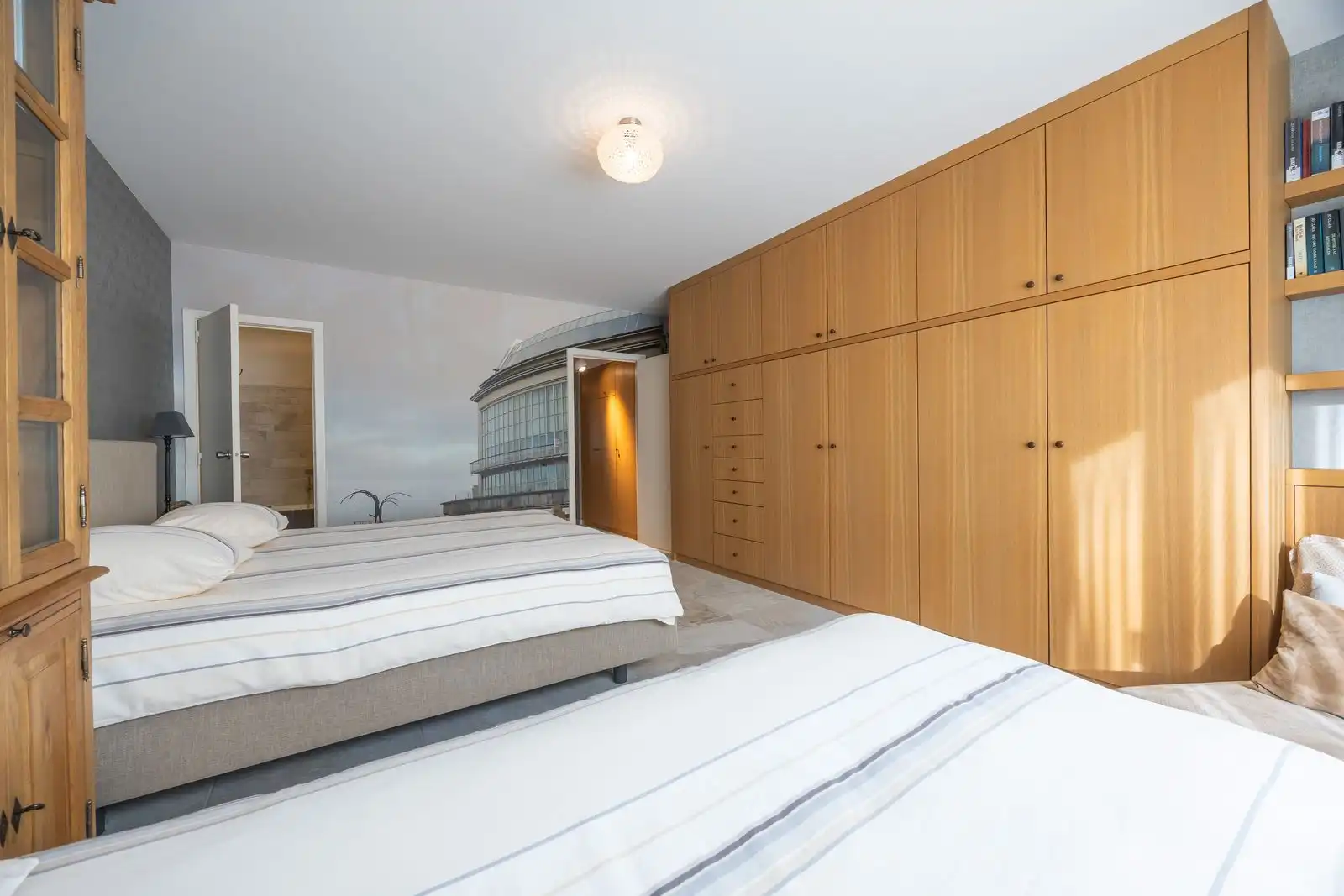 Stijlvol en ruim appartement met 1 slpk (23m2) pal aan het strand foto 8