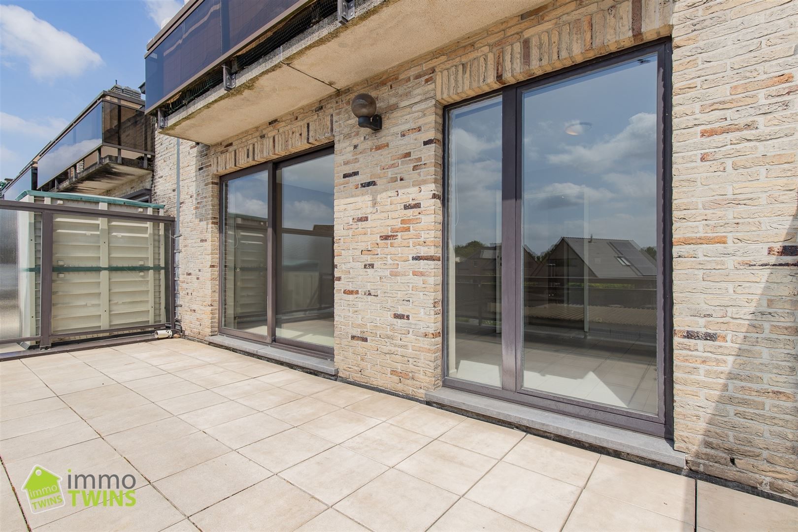 Instapklaar appartement met groot zonneterras en garage foto 3