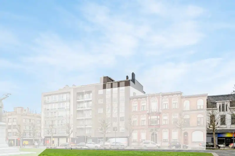 Roeselare-stadskern. PENTHOUSE op 6de verdieping aan het Coninckplein gelegen, met 2 slaapkamers, ochtendterras en avondterras. Een pareltje met unieke ligging ! foto 2