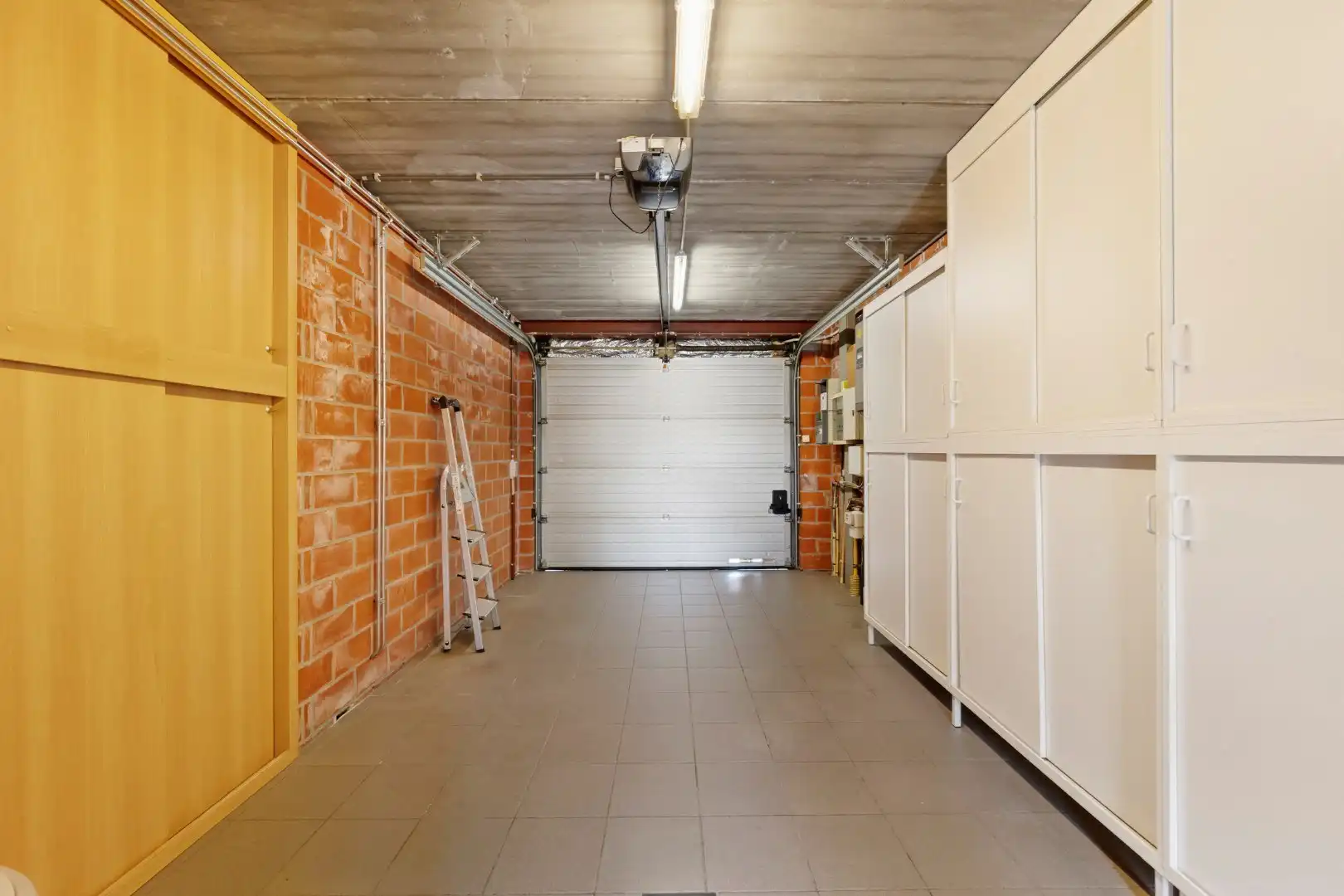 Verzorgde woning met 4 slaapkamers, garage met oprit en tuin in Poperinge foto 19