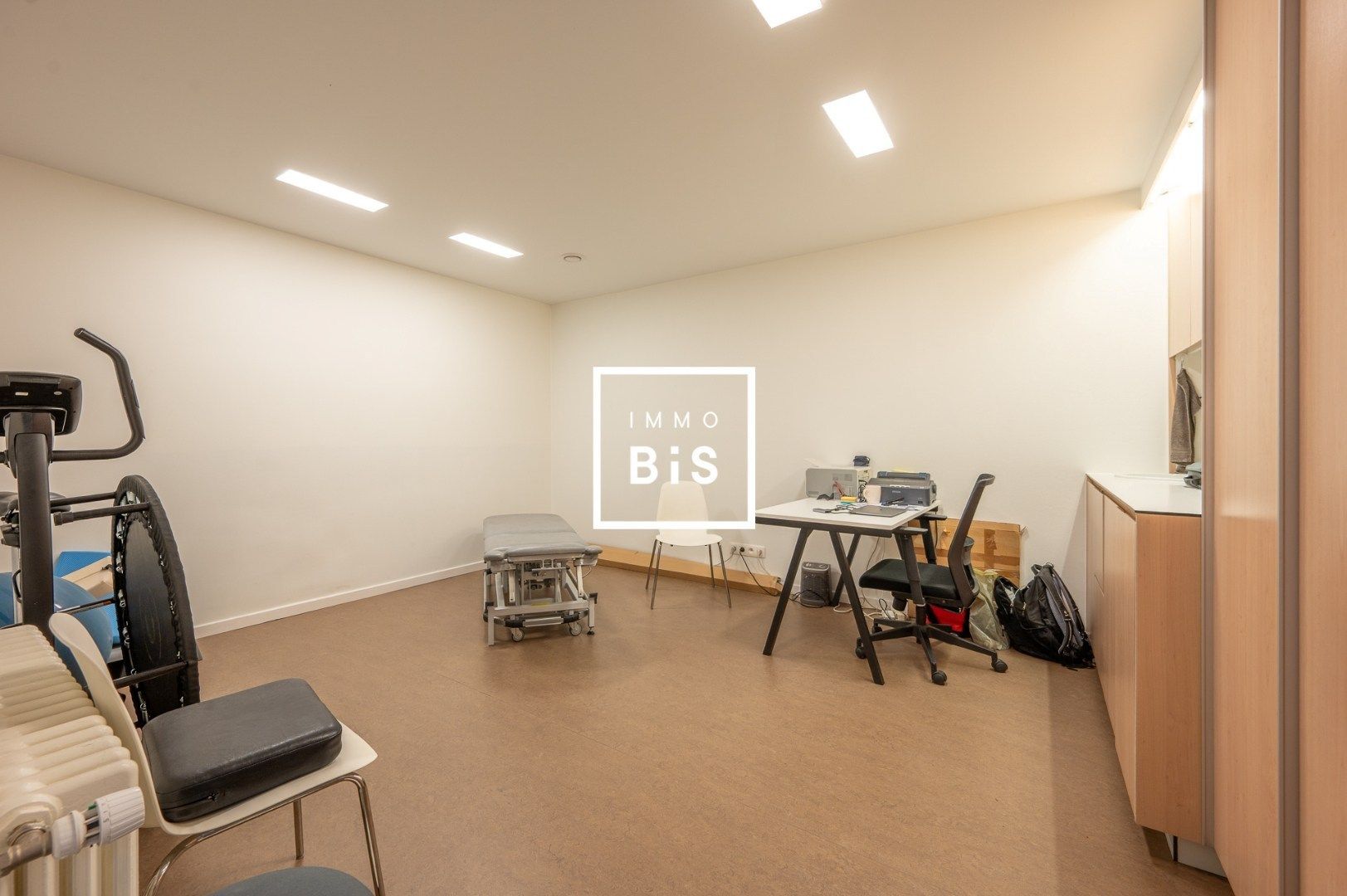 Centraal gelegen instapklaar handelspand op topligging in de Dumortierlaan foto 8