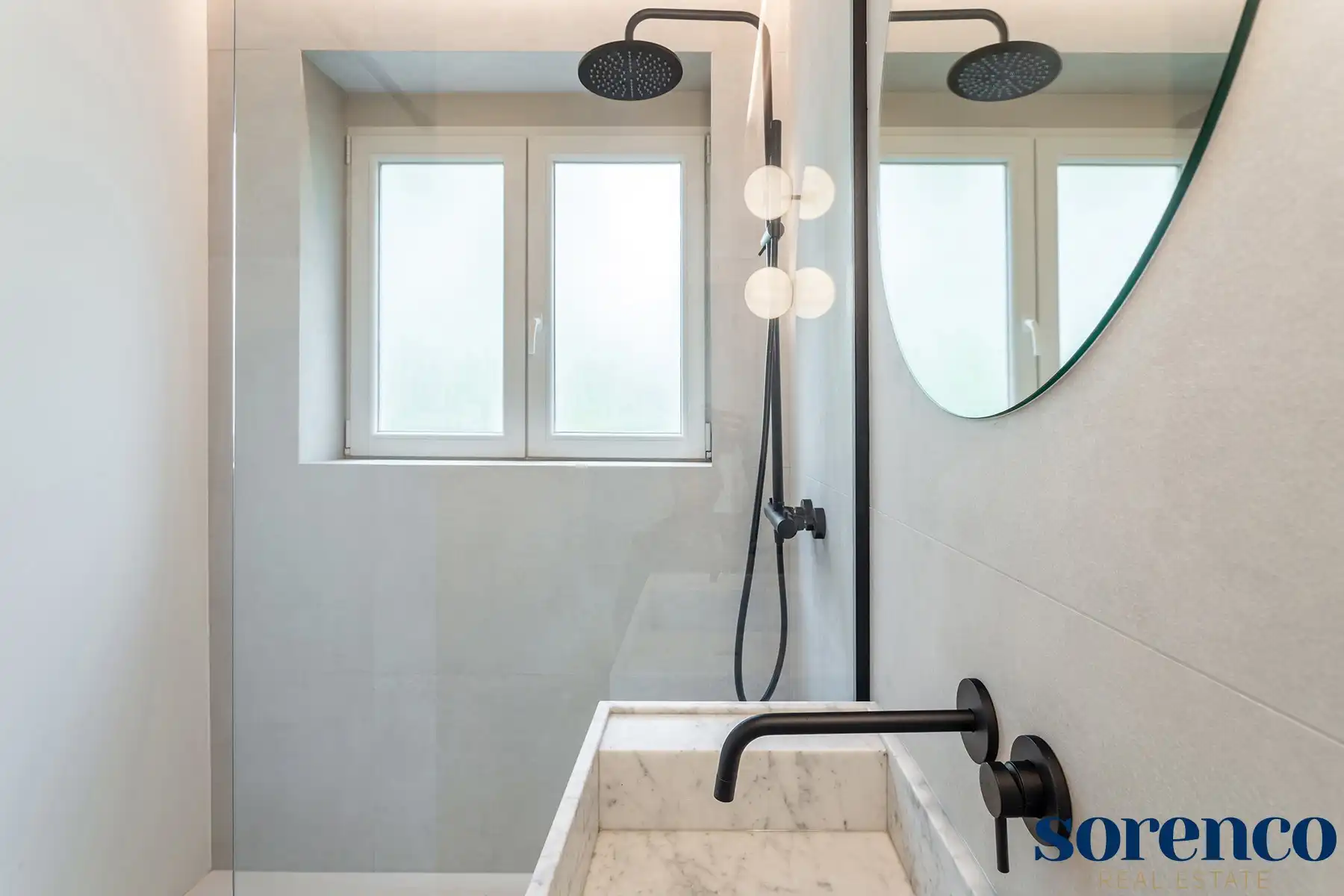 Wilrijk - Gerenoveerd en lichtrijk hoekapp.+ terras. foto 16