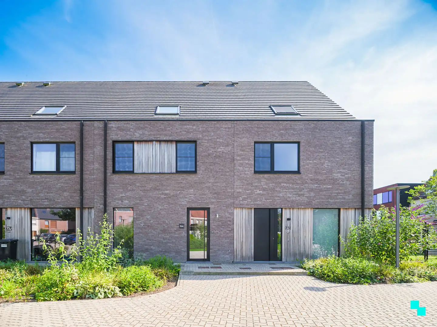 Nieuwbouw op woonerf met vijf slaapkamers te Zwijnaarde foto {{pictureIndex}}