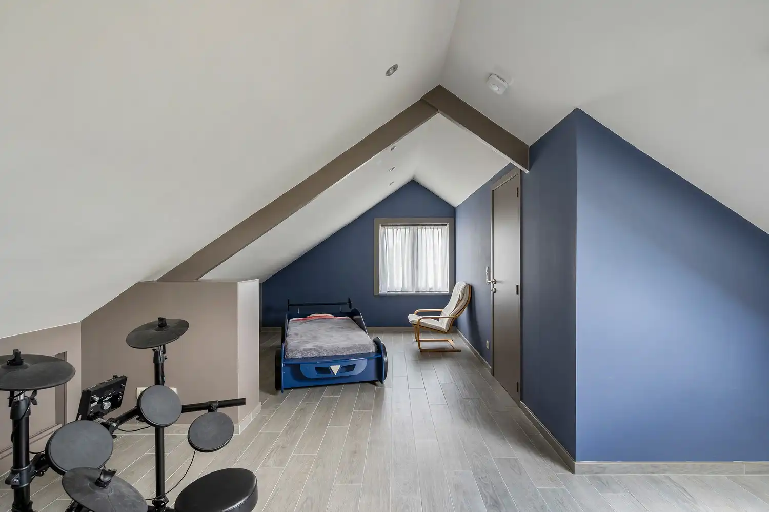Instapklare open bebouwing op een ruim perceel van 1.185 m², landelijk gelegen met een prachtig vrij uitzicht aan de achterzijde. foto 25