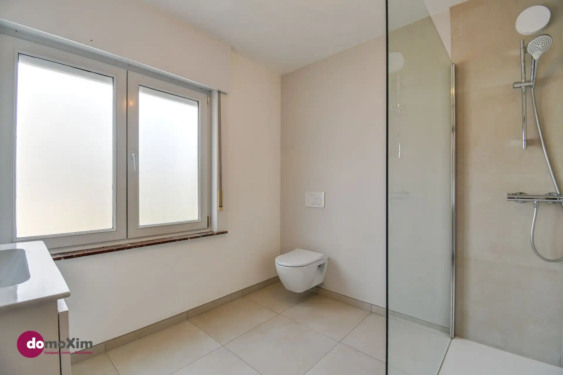 Gerenoveerde woning met loods, stallen en serre op een terrein van 32 are foto 14