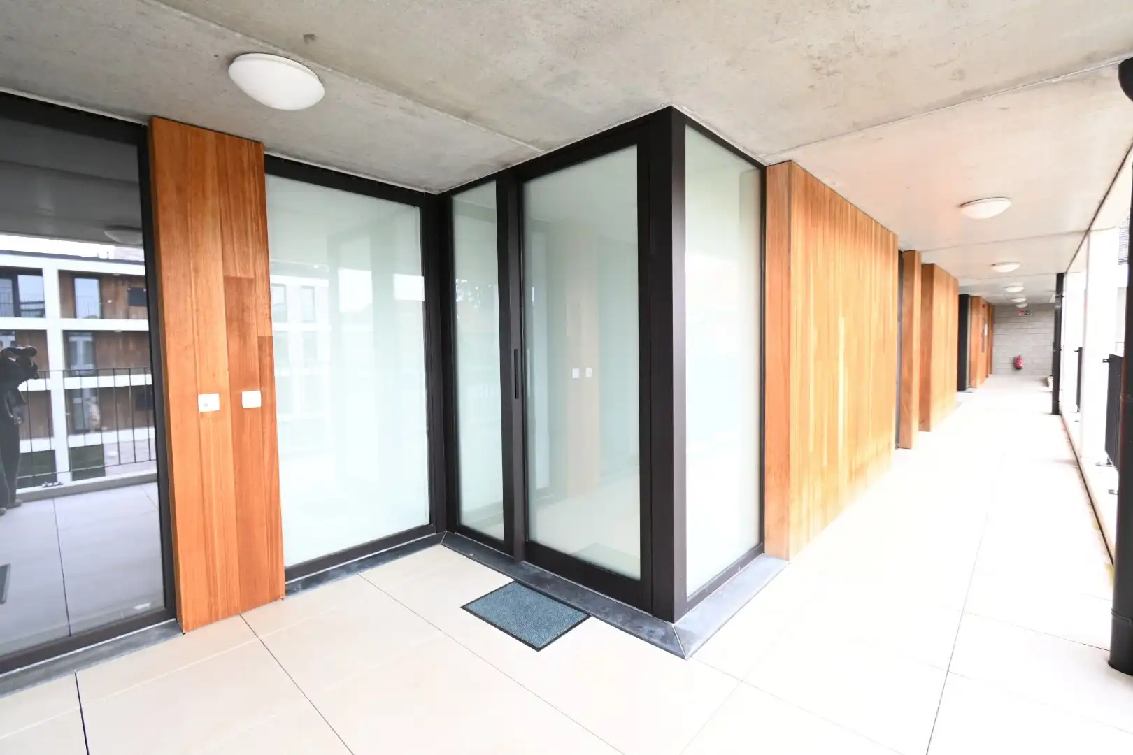 Knap recent appartement met 2 slaapkamers en mooi uitzicht + autostandplaats foto 3