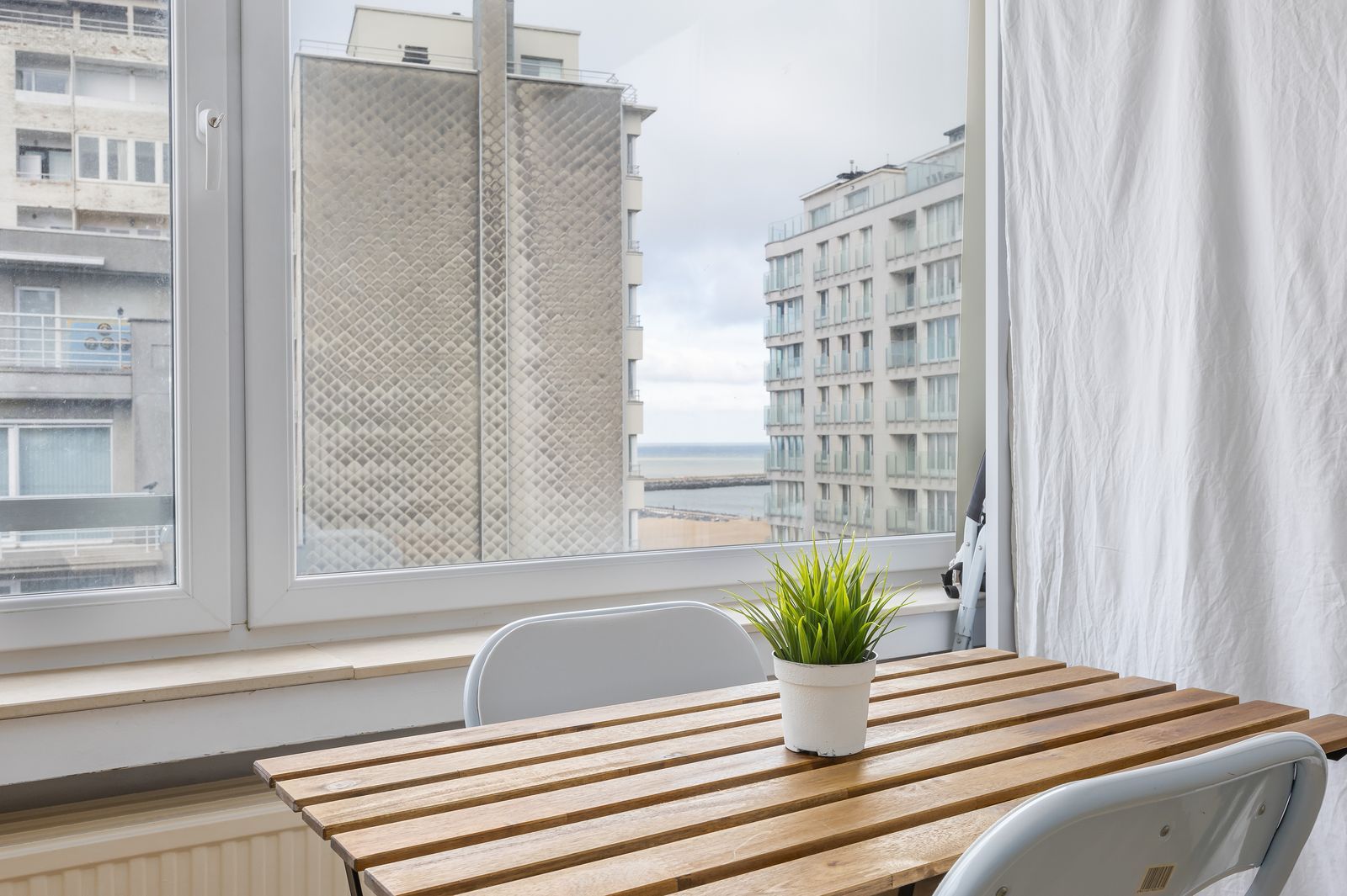 TOPAANBOD! Gerenoveerde studio op fantastische ligging met zeezicht foto 5