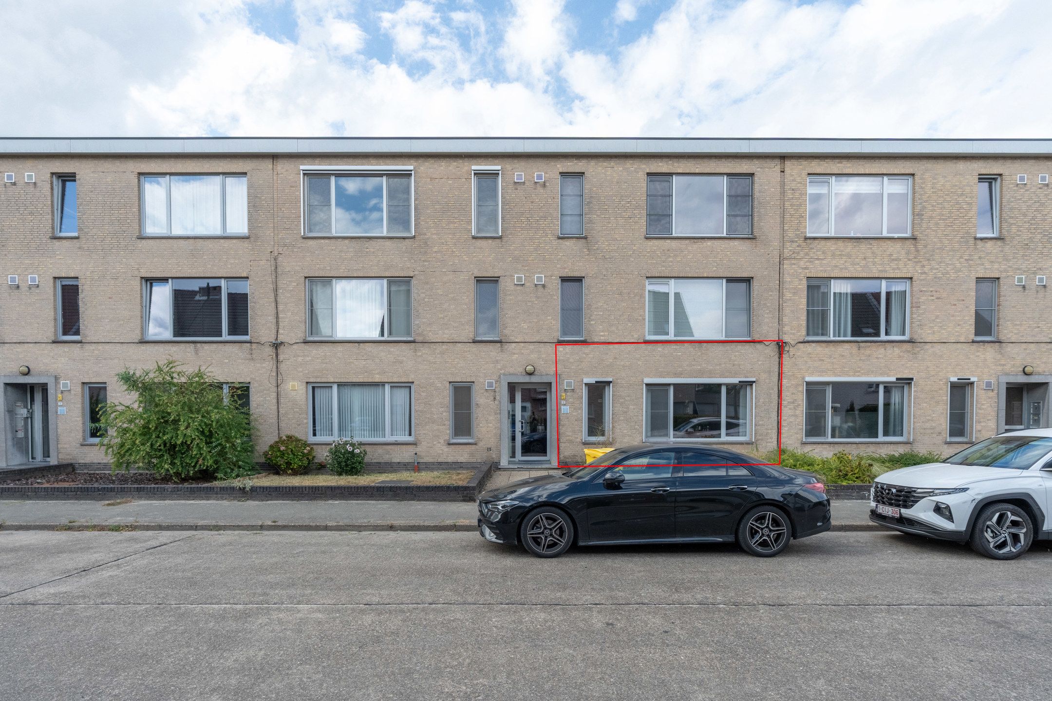 Modern, gelijkvloers 2-slpk app. met garagebox te Turnhout. foto {{pictureIndex}}