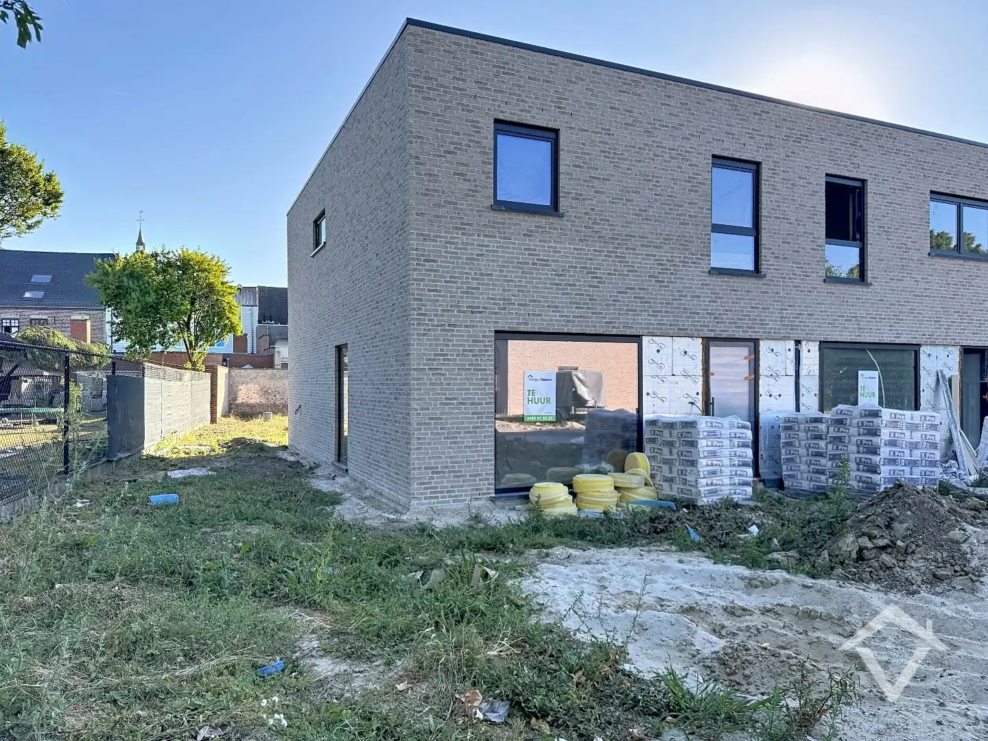 Woning met 3 slaapkamers en carport te Proven  foto {{pictureIndex}}