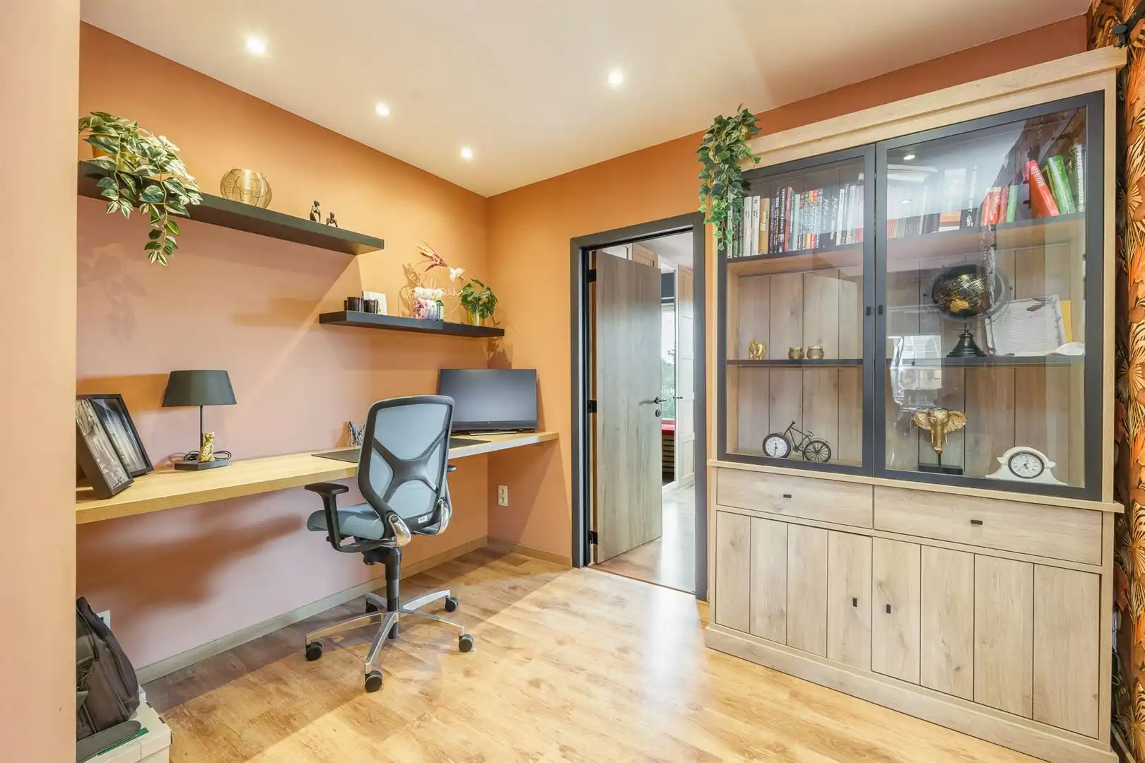 Ruim wonen in Tuinwijk met tuin, garage en vier slaapkamers foto 13