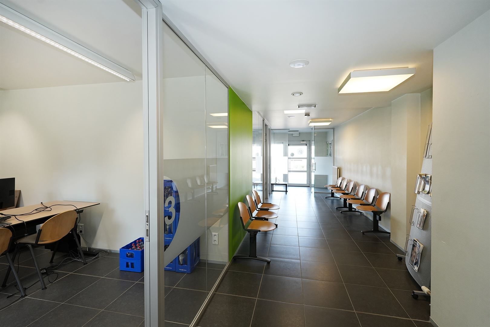 Centraal gelegen handelsglkvl / kantoor met berging! foto 7