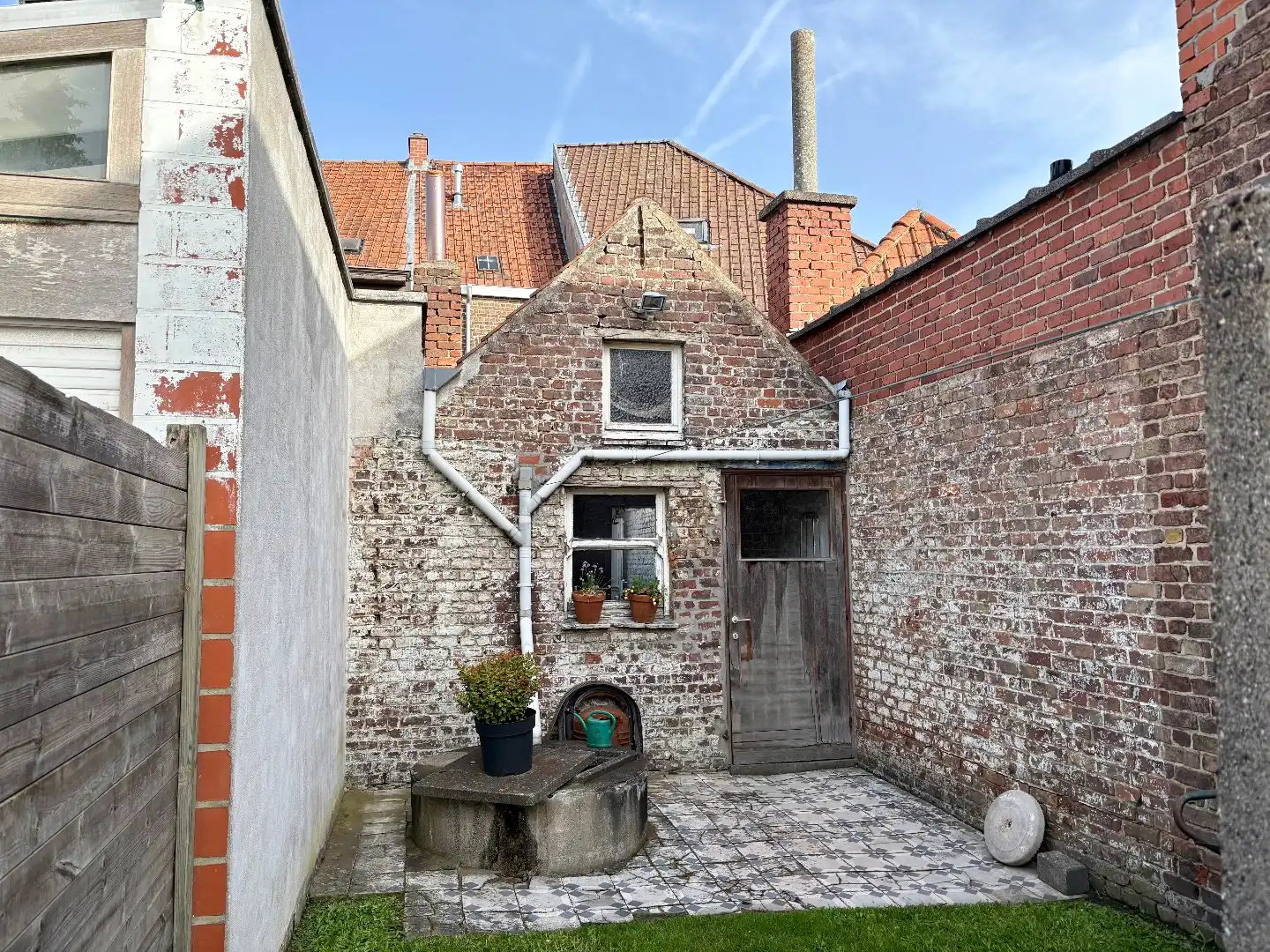 Te renoveren woning met diepe tuin te koop in Harelbeke foto 9