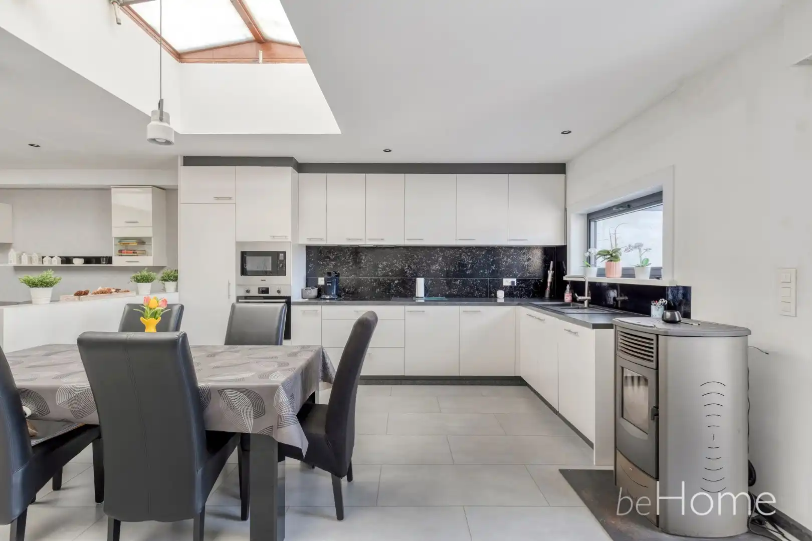Instapklare woning met 2 slpk, garage en ZW-gerichte tuin foto 9