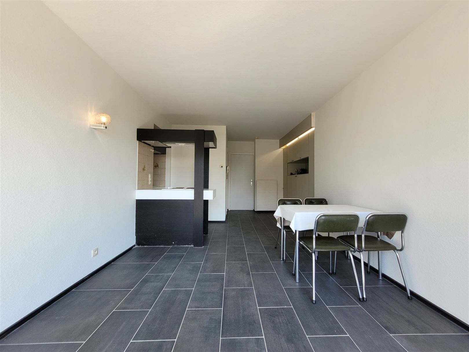 Ongemeubelde studio aan de zonnekant foto 6