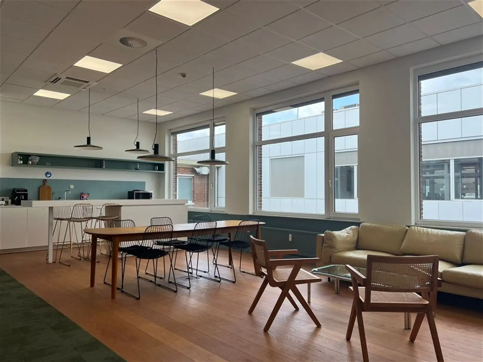 Instapklaar kantoor te huur ten noorden van Antwerpen foto 9