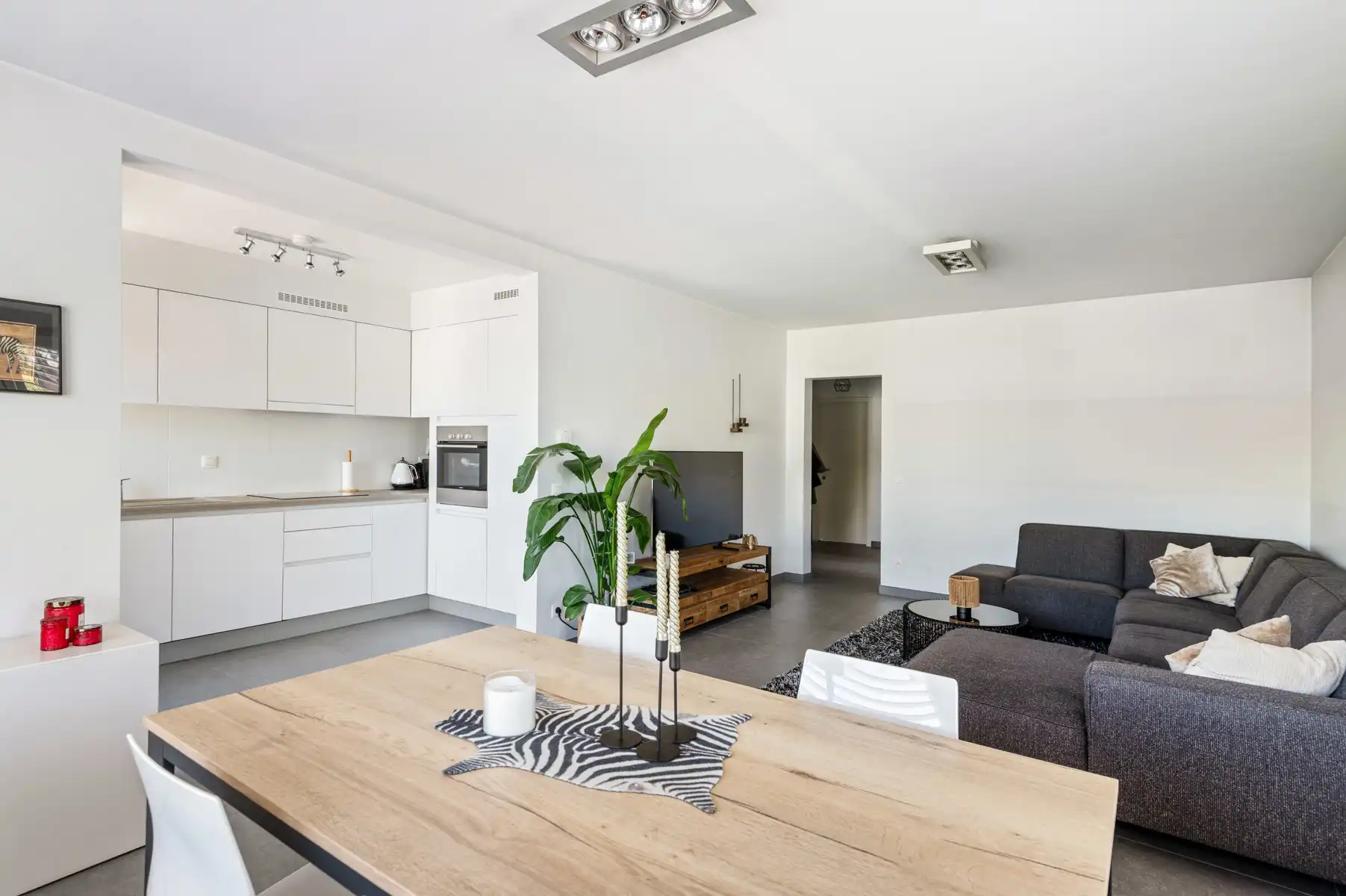 Lichtrijk hoekappartement met tuin en garage in Kapellen foto 3