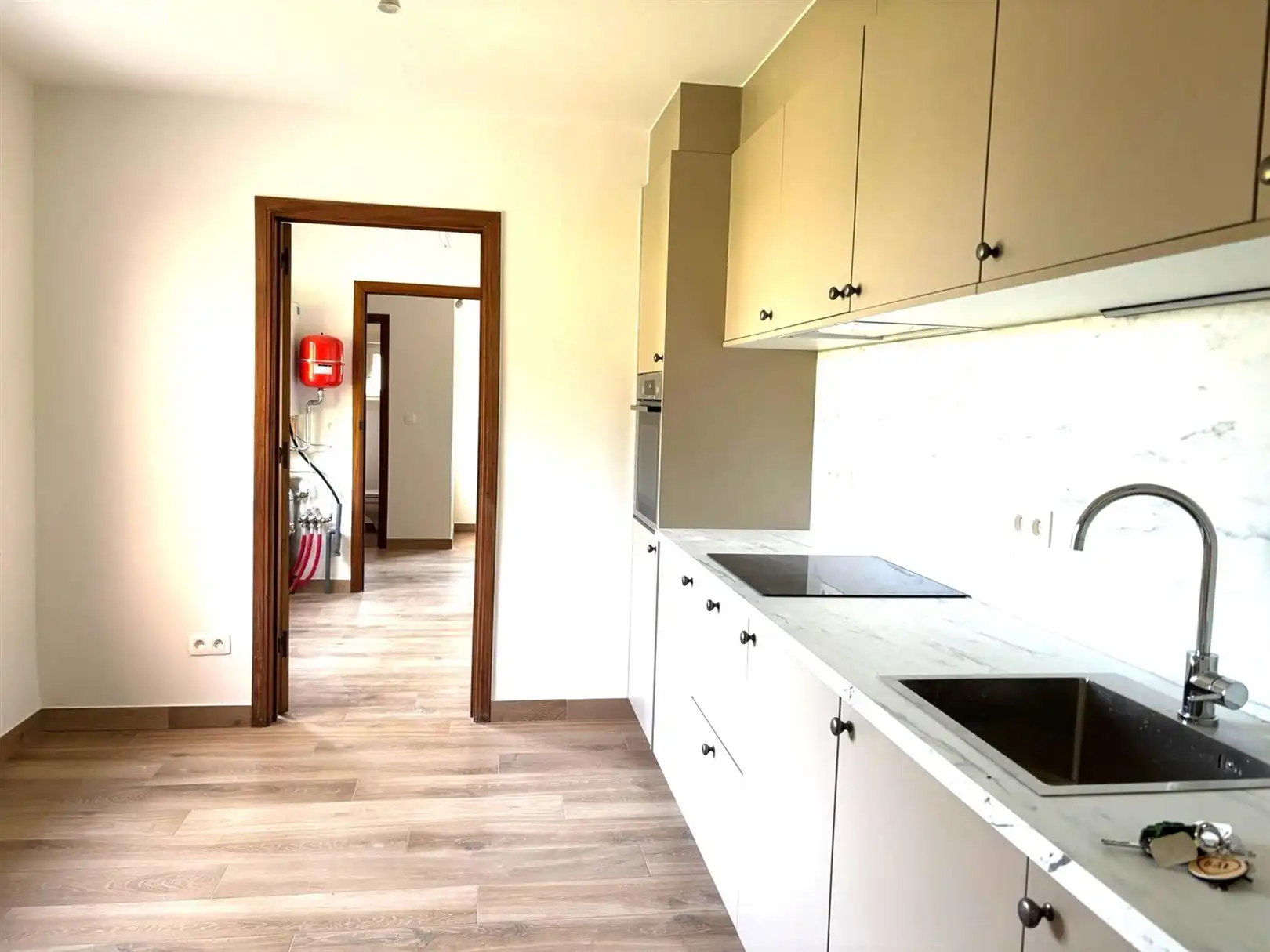 TE HUUR: Gerenoveerde woning met 3 slaapkamers te Paal! foto 8
