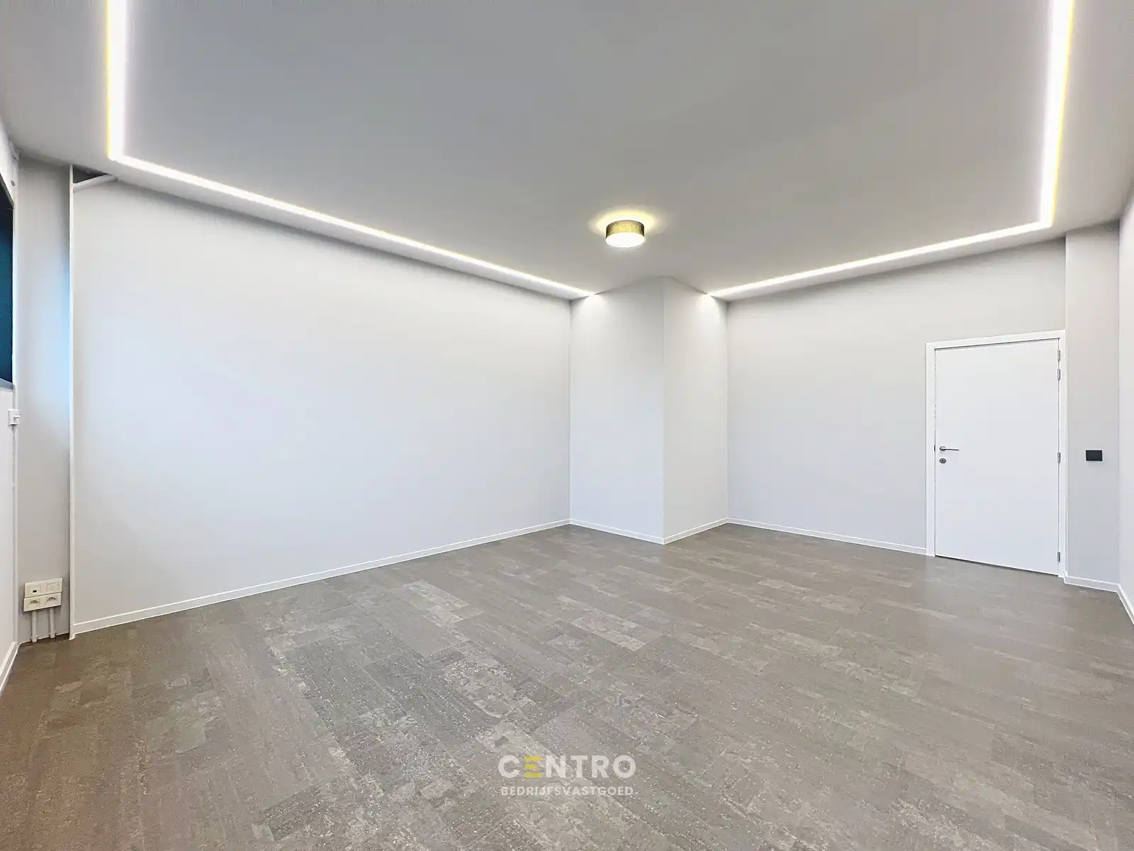 INSTAPKLARE kantoorruimte met gemeenschappelijke faciliteiten (receptie, wachtzaal, parking,...) aan SCHIERVELDE! foto 10