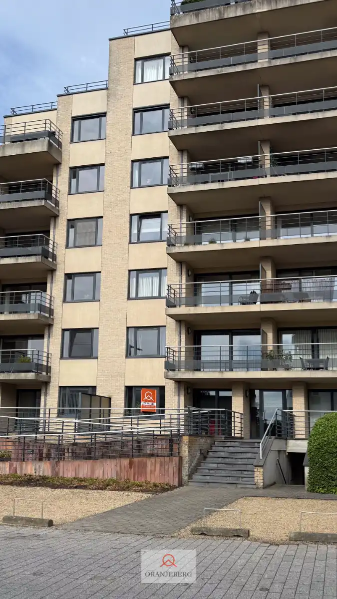 Gelijkvloers 3 slpk appartement met groot terras vlakbij Station foto 36