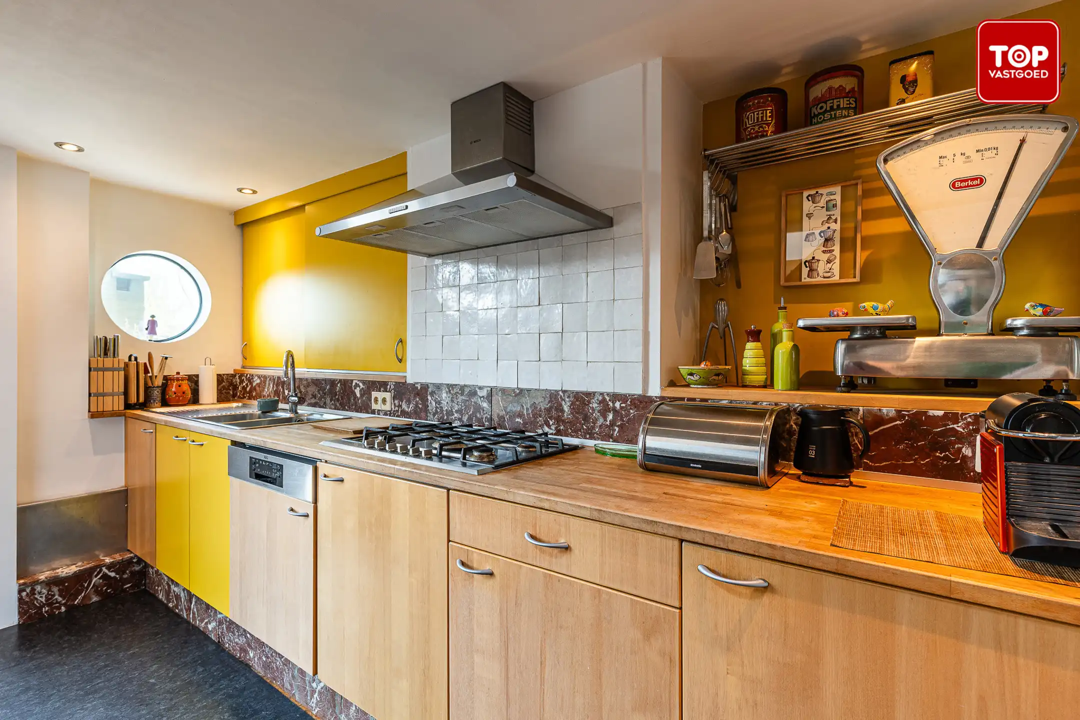 Authentieke en ruime woning met 3 slaapkamers, groot atelier en zonnige tuin foto 10