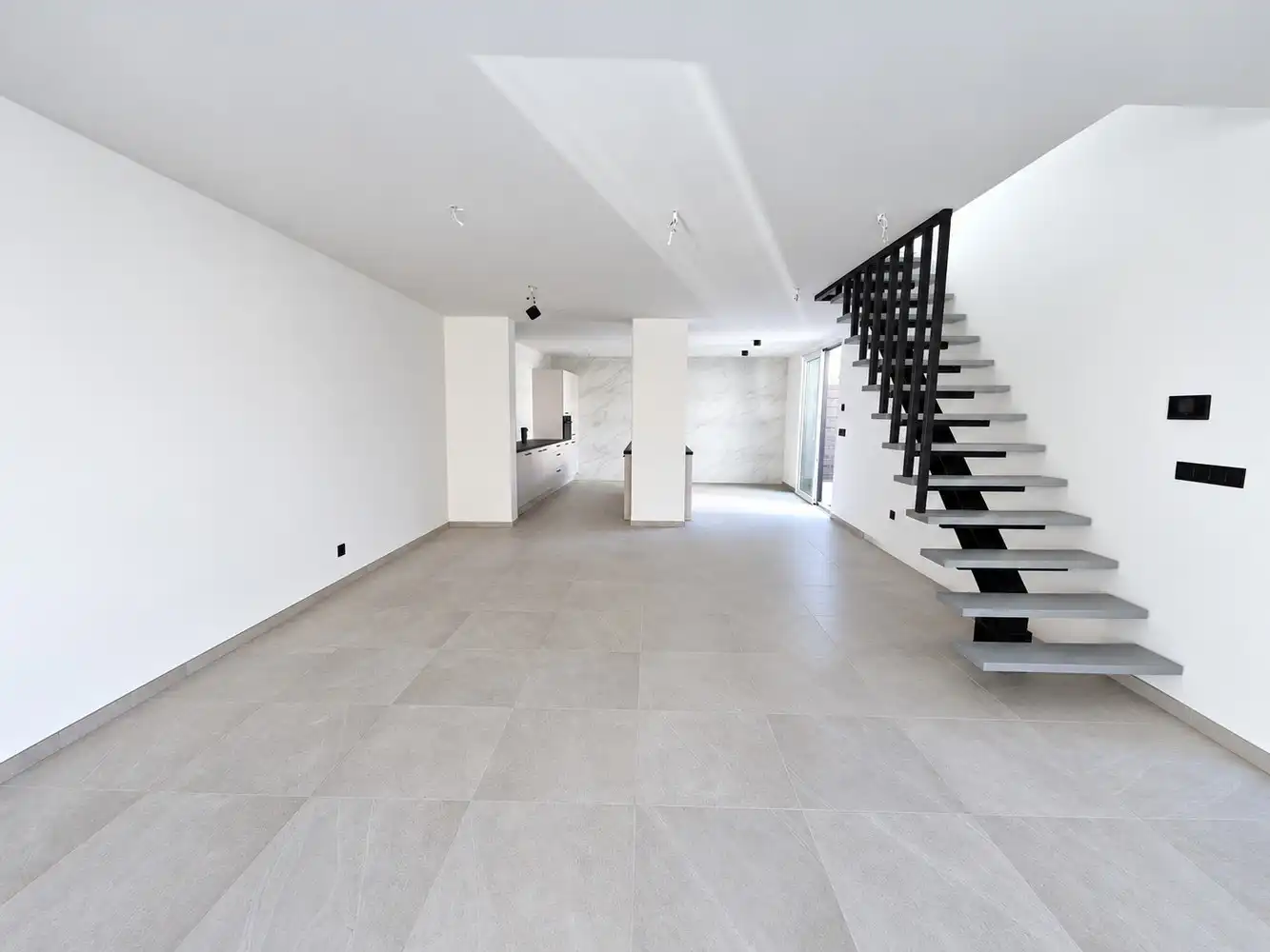 Volledig gerenoveerde woning met 3 slaapkamers te huur in het centrum van Lanaken foto 4