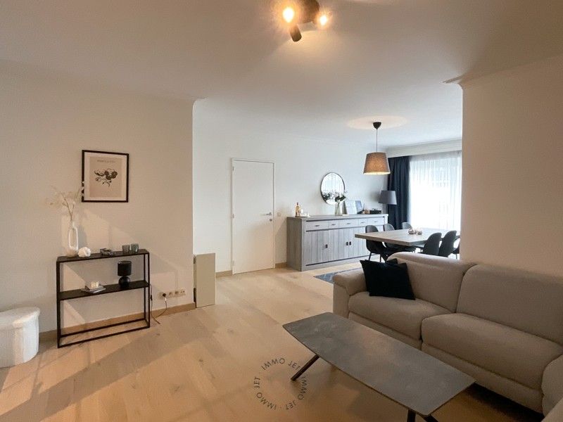 Volledig vernieuwd instapklaar appartement met autostaanplaats in hartje Beveren foto 5