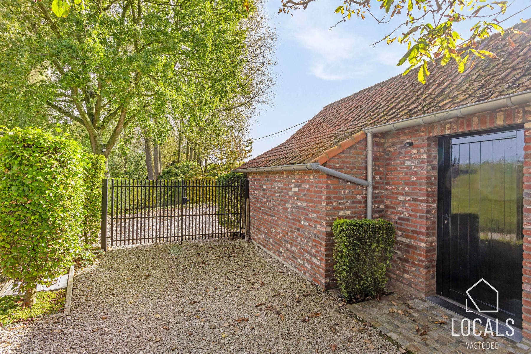 Unieke woning gelegen in een oase van rust foto 11