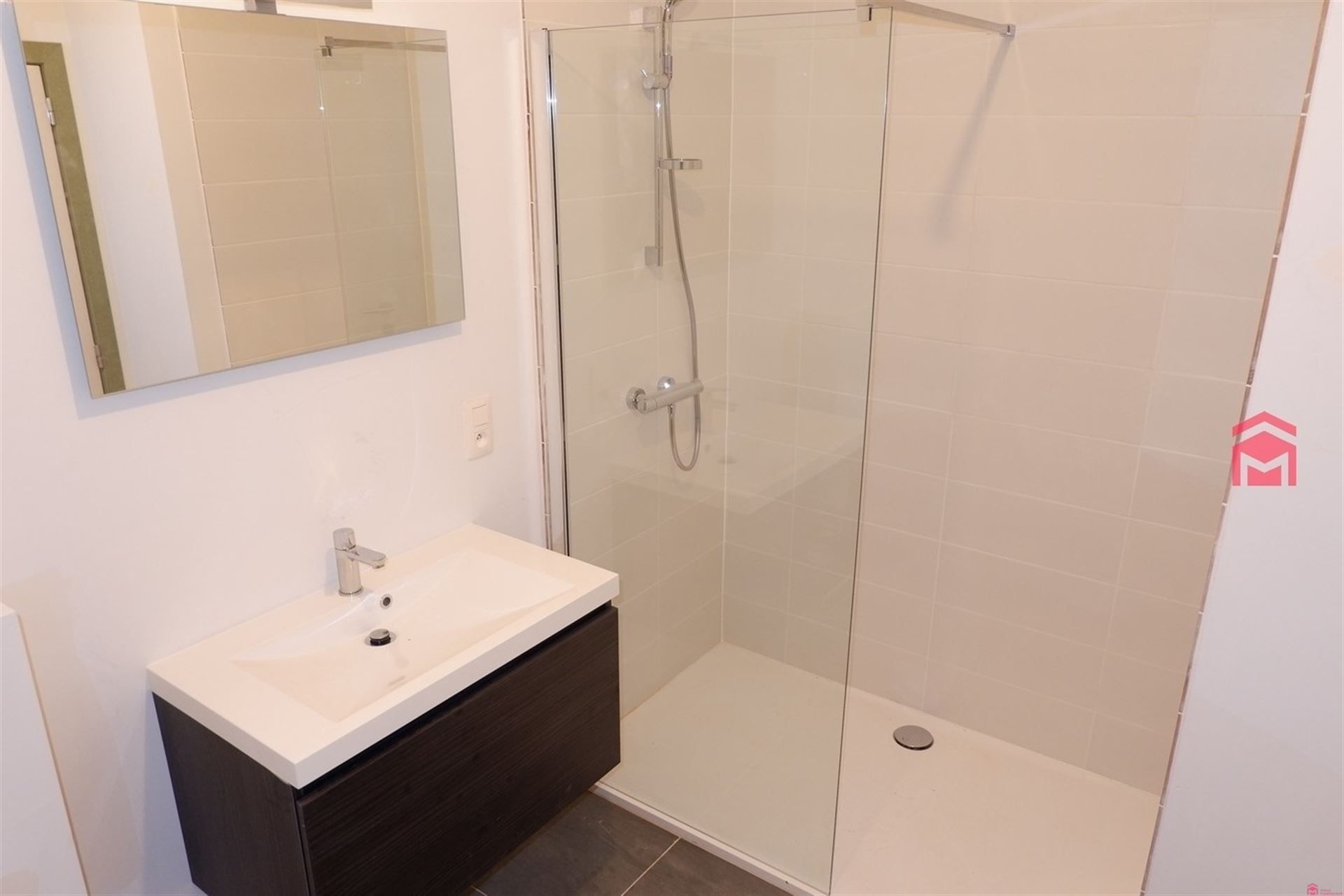 Recent, gelijkvloers appartement met tuintje foto 9