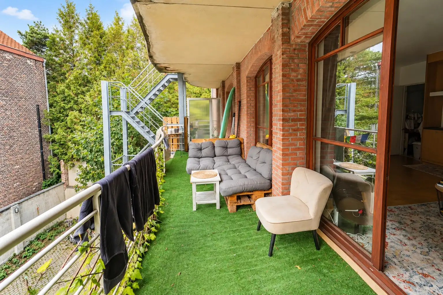 Appartement met ruim terras en uitzicht op de Karmelietenkerk foto 13