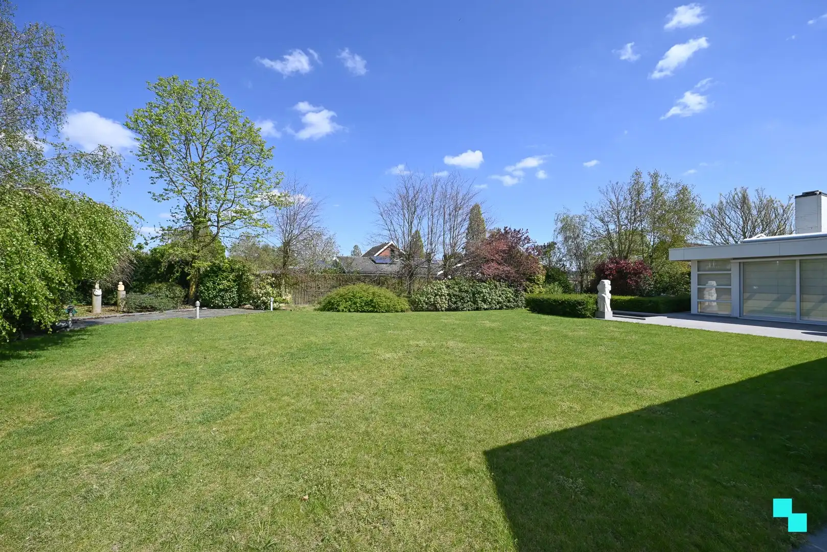 Verrassend ruime woning op hoekperceel te Izegem, Bosmolens foto 14