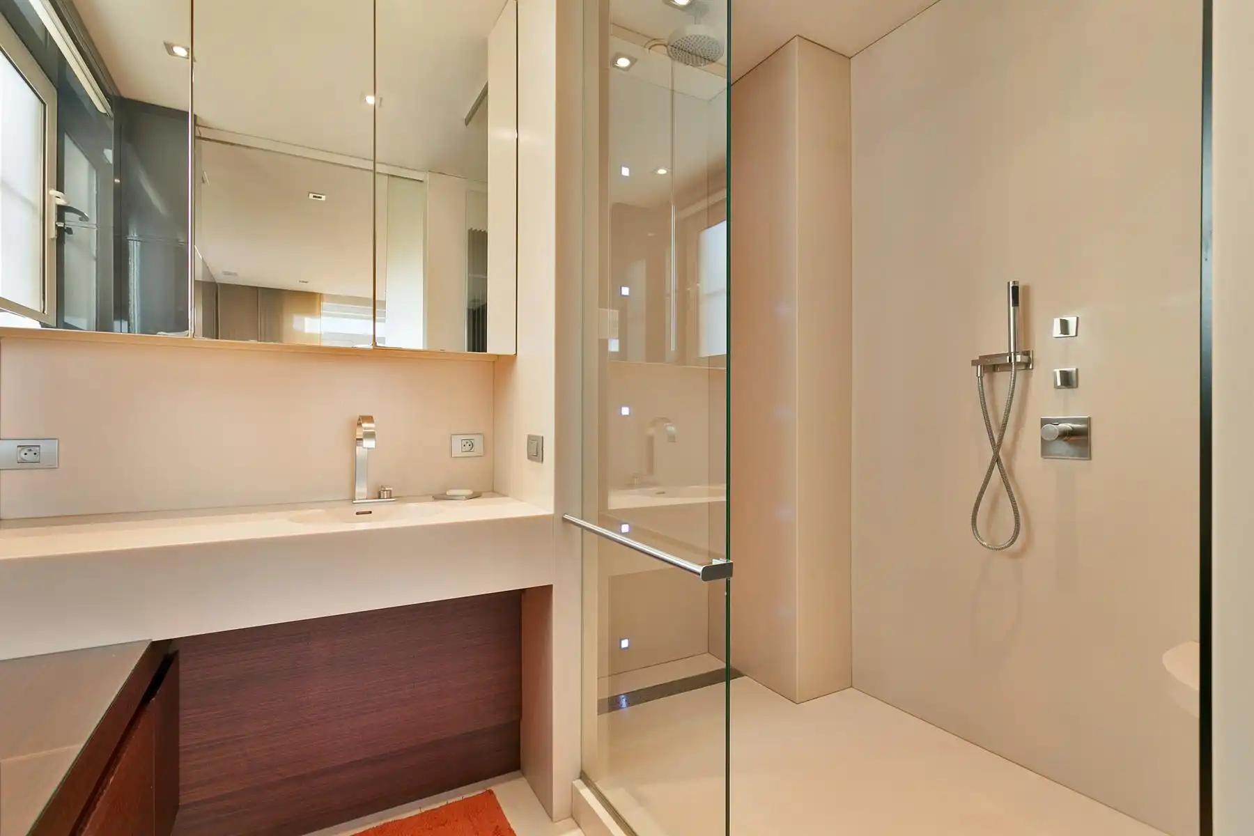 Gemeubileerd app. met uitzicht op het Stadspark  foto 13