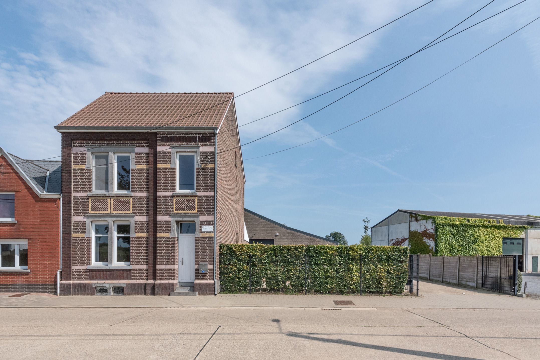 Statige woning met loodsen te Millen foto 26