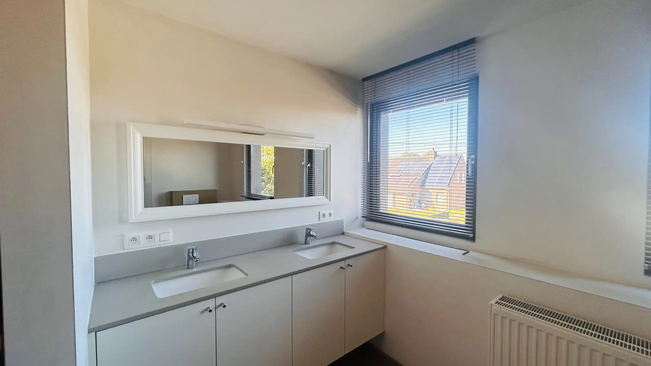 Ruime gerenoveerde gezinswoning met 4 slaapkamers en grote tuin nabij De Gavers foto 13
