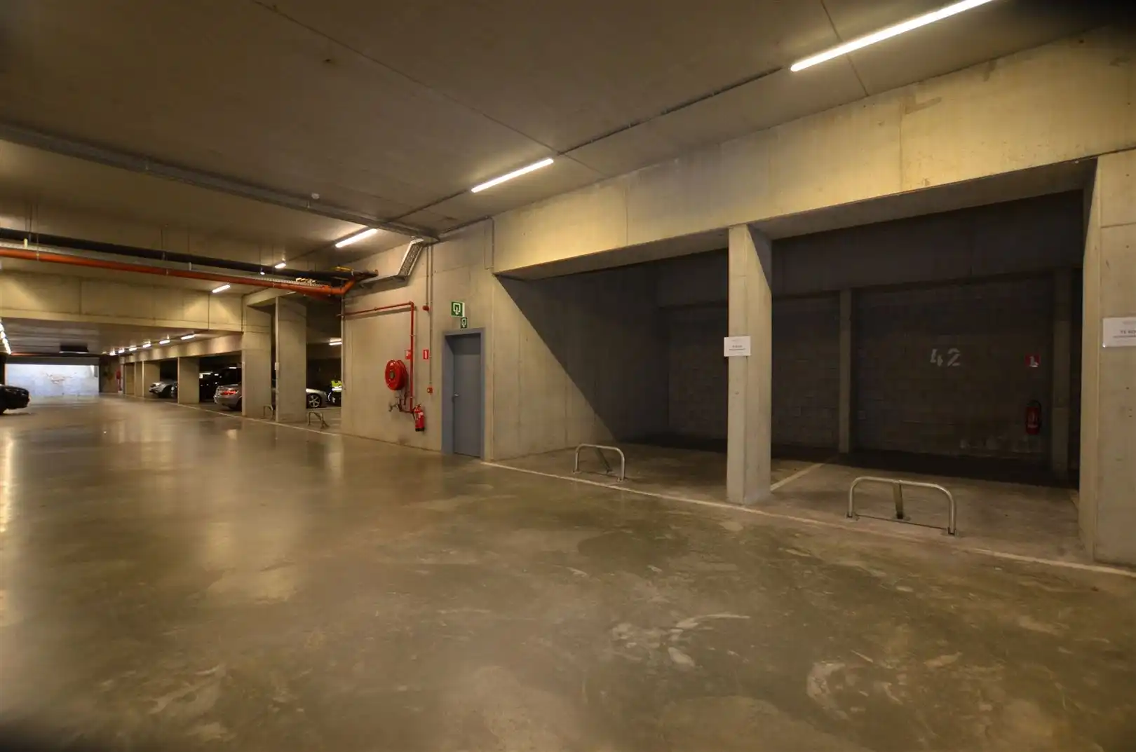 Ondergrondse autostaanplaats op goed bereikbare locatie foto 3