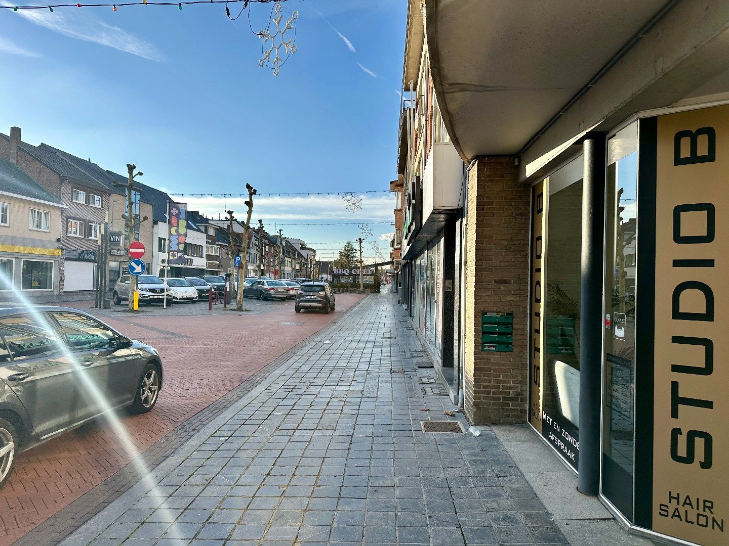 Instapklare winkelruimte van 150m² momenteel ingericht als kapperszaak in Eisden foto 18