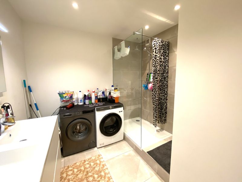 Recent volledig gerenoveerd appartement HARTJE Geel met 2 slpk, en autostaanplaats foto 10