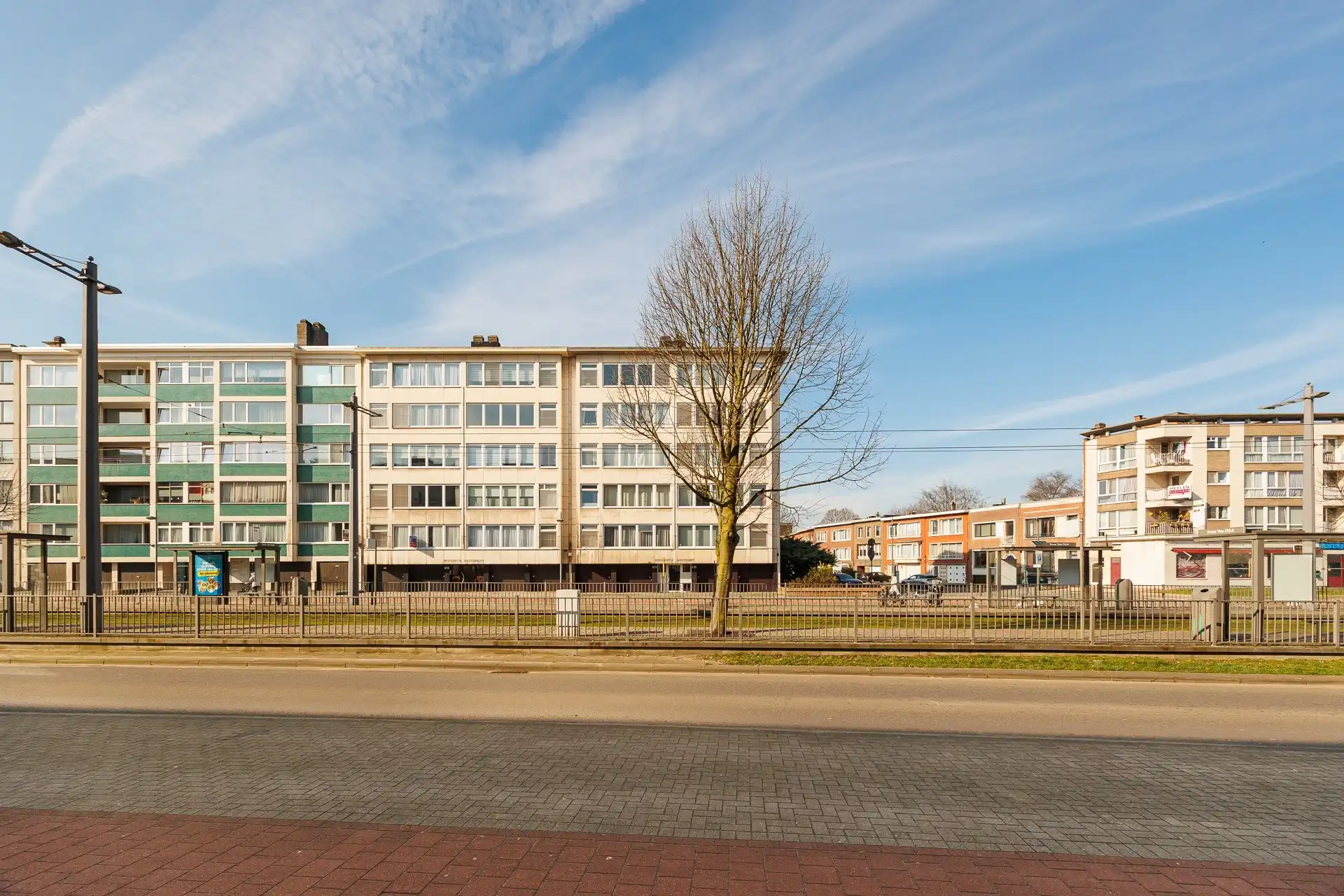 Lichtrijk appartement met garage nabij park Ertbrugge foto 32