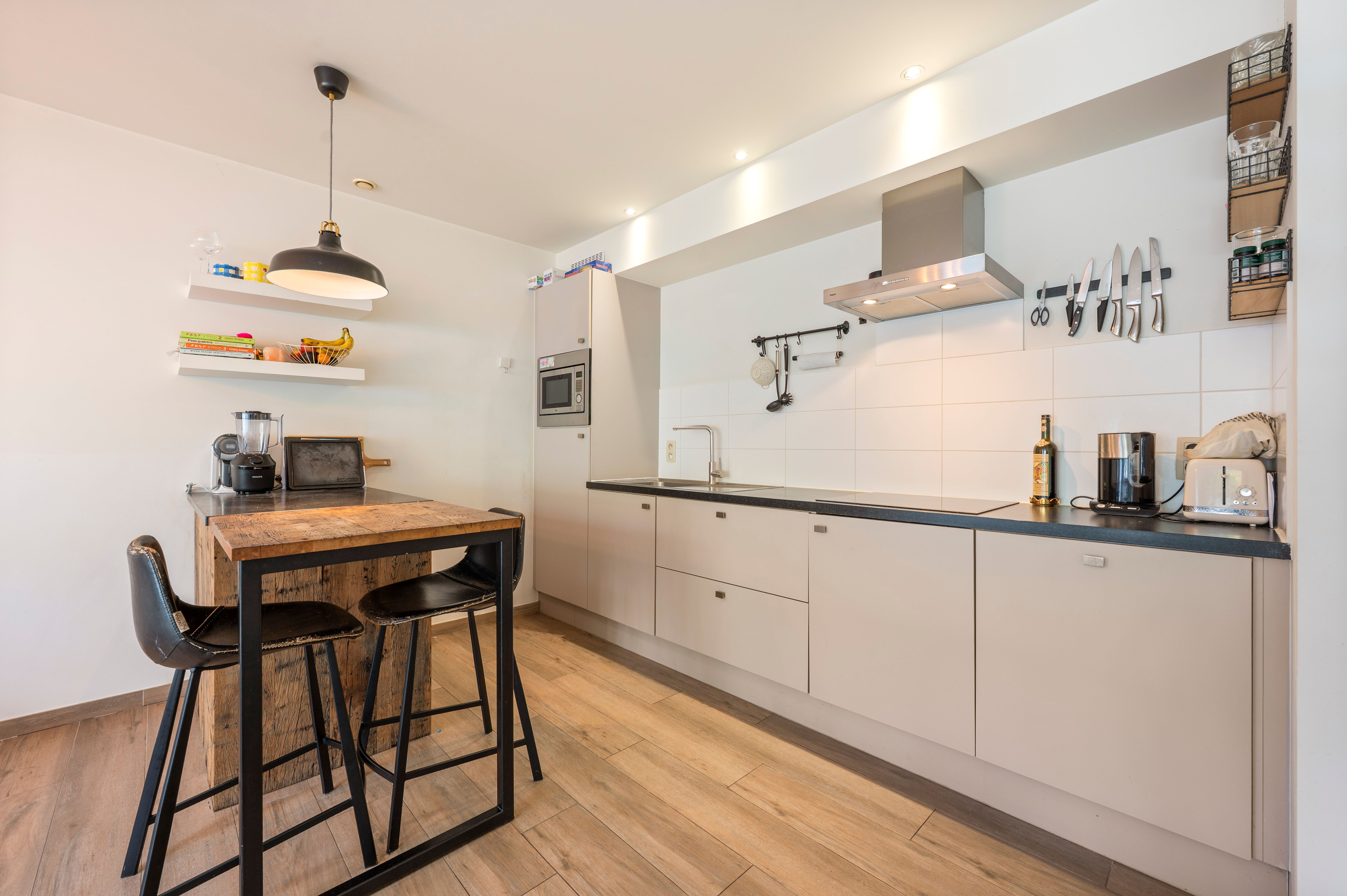 Moderne gezinswoning met gezellige stadstuin op de Lage Kaart te Brasschaat! foto 4