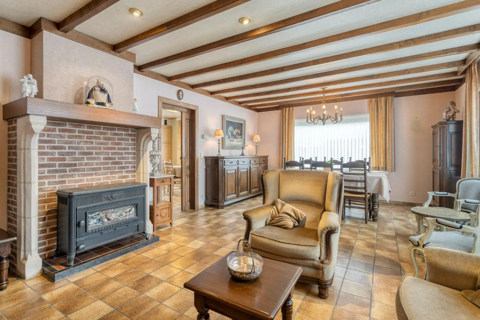 Uiterst verzorgde, gelijkvloerse villa met 2 slaapkamers en ruime garage! foto 4