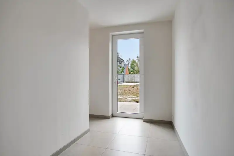 Prachtige, verrassend ruime nieuwbouwwoning met 3 slaapkamers én inpandige garage te koop in Dentergem! foto 8