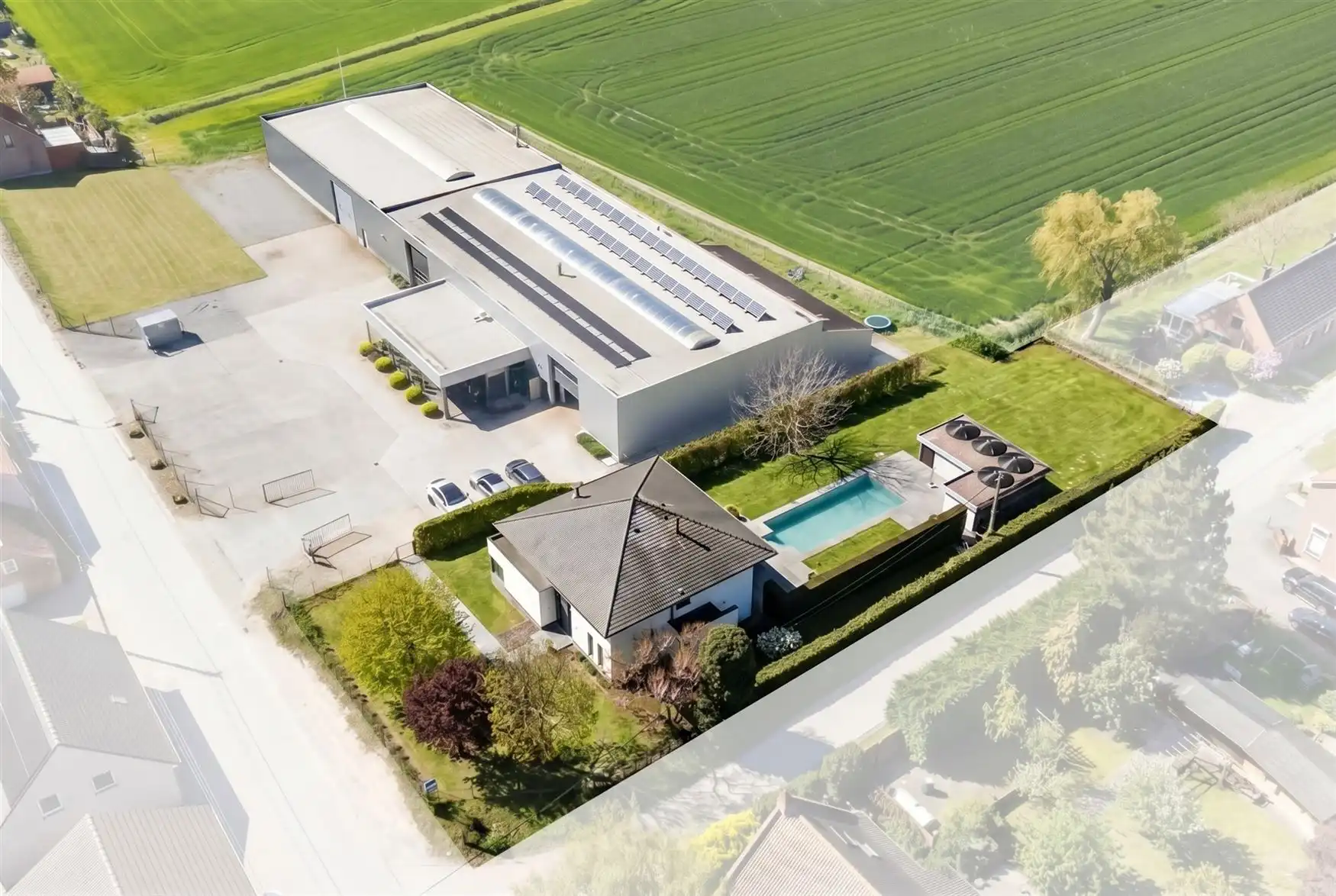 Exclusieve villa met bedrijfsgebouwen op toplocatie in Sint-Laureins foto {{pictureIndex}}
