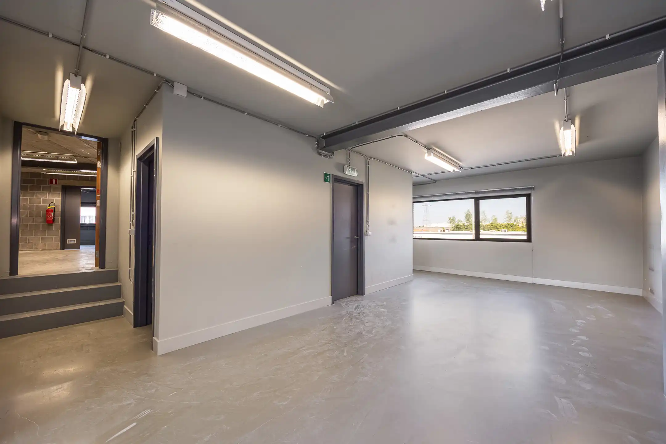 Kantoorgebouw te koop te Antwerpen Deurne!  foto 2