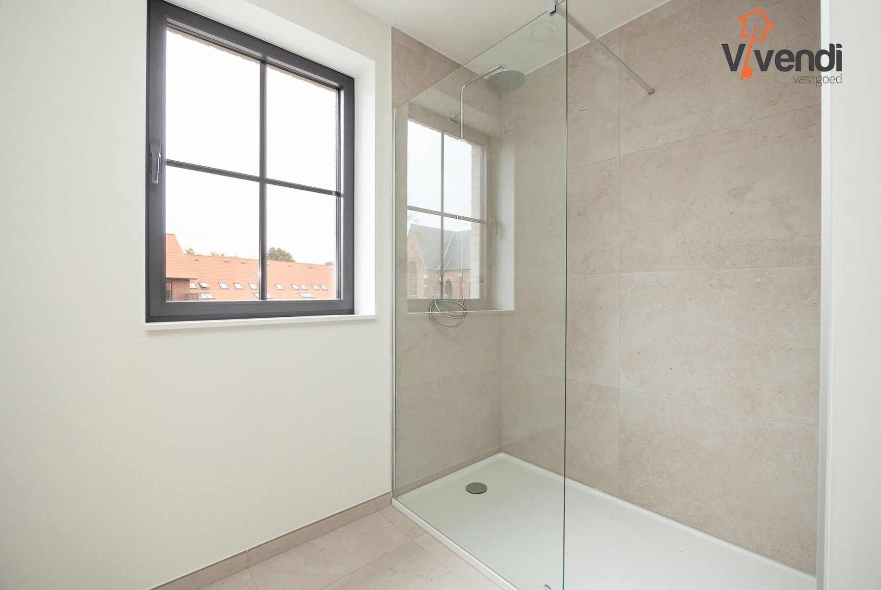 Stijlvol wonen in de schaduw van de St-Michielskerk. foto 6
