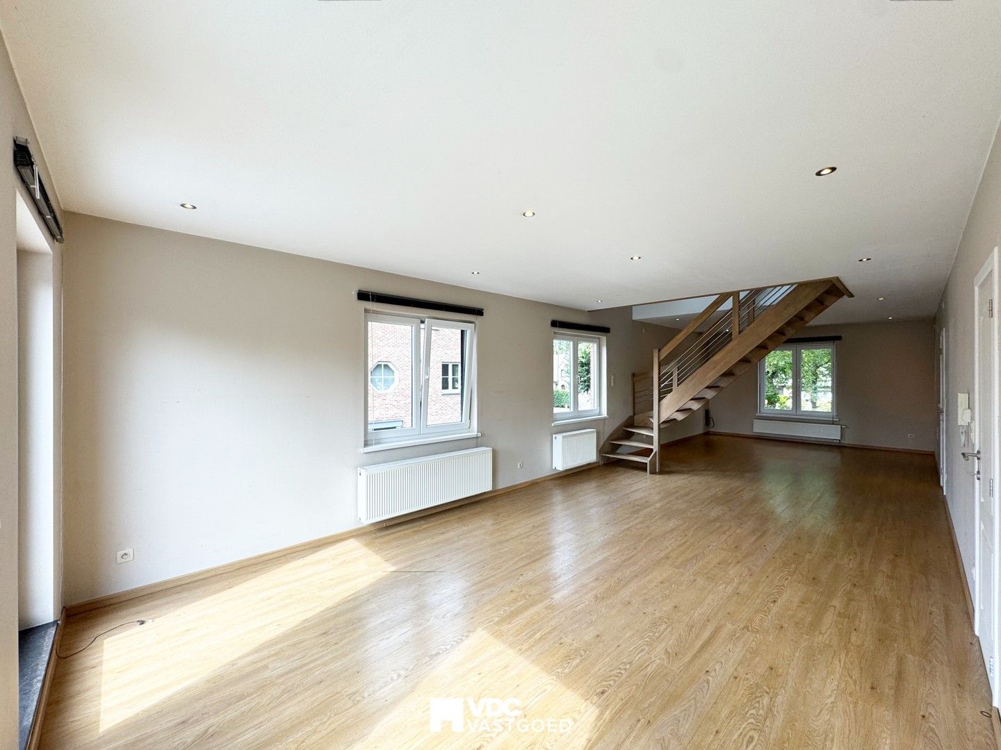 Zeer mooi en ruim duplex-appartement met 4 slaapkamers en groot terras in groene omgeving foto 2
