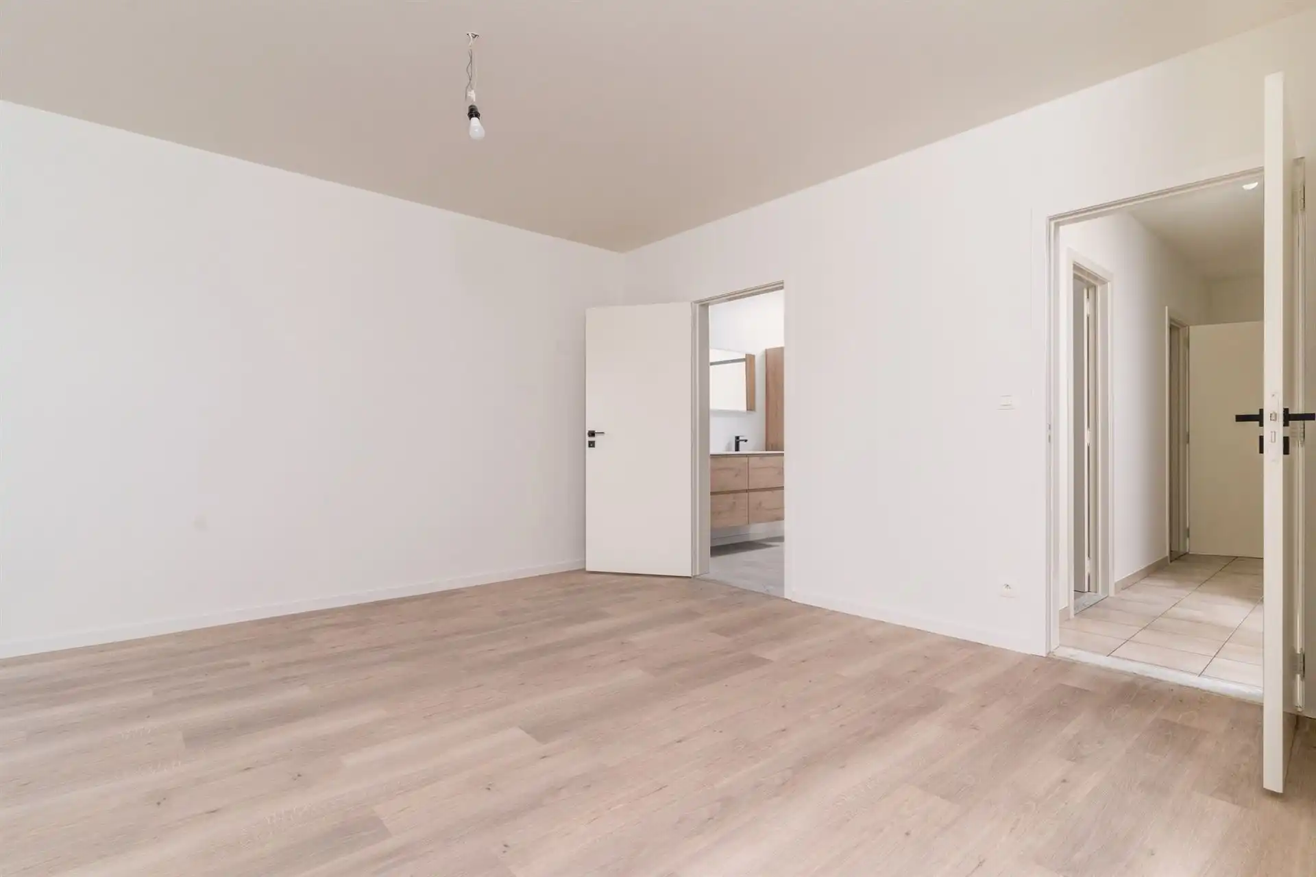 Lichtrijk 3 slpk appartement met balkon en autostaanplaats foto 10