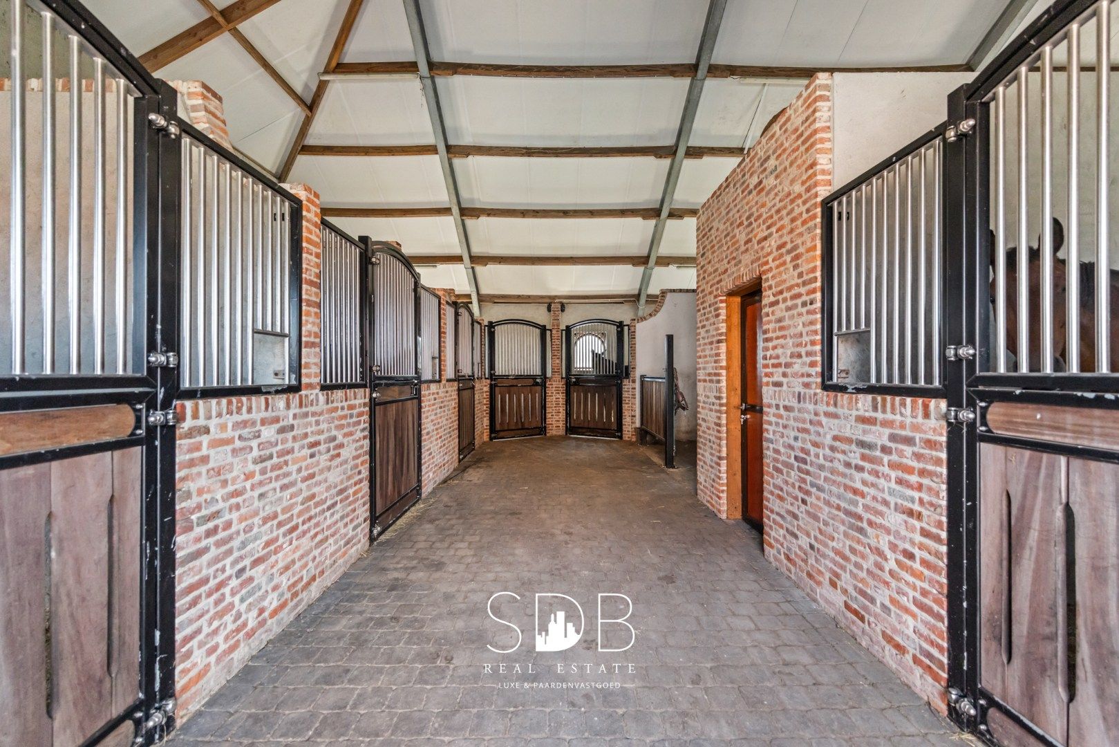 Prachtige landelijke woning met hippische accommodatie op 2,5hectare foto 26
