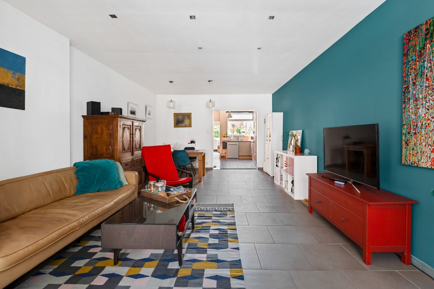 Woning met 3 slaapkamers, tuin en kelder te koop in Merksem! foto 2