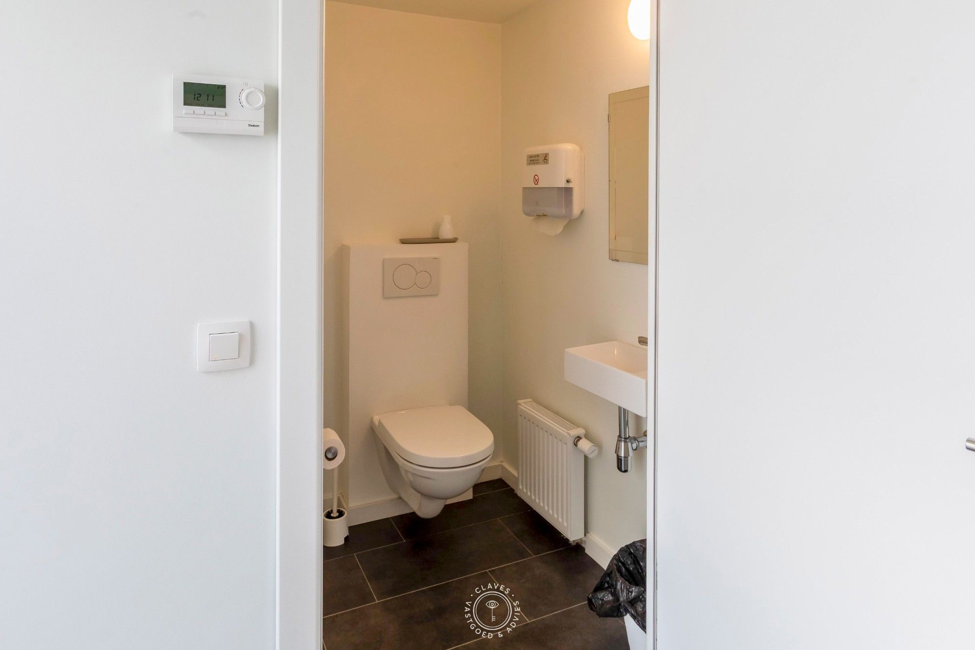 Totaal gerenoveerd handelspand met wachtruimte en buitenruimte – instapklaar kantoor of praktijk in de Stationsstraat foto 9